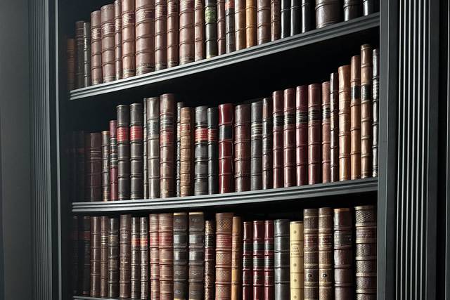 Antique Auctions in Poland: The Journey of a Book from Listing to Sale